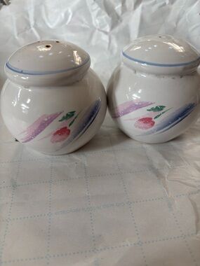 Vintage 1991 salt and pepper shakers "Light Wind" International Table-works.